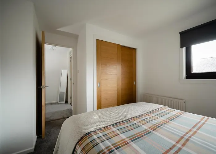 Ness Riverfront Holiday Home - City Centre
